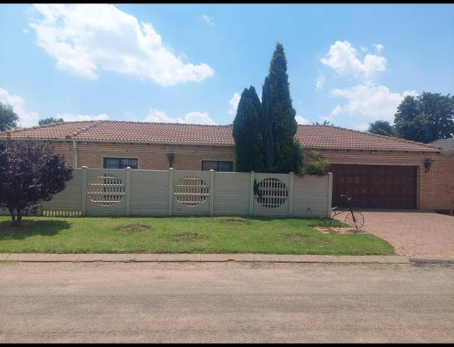 4 BEDROOM HOUSE FOR SALE IN WALDRIFT